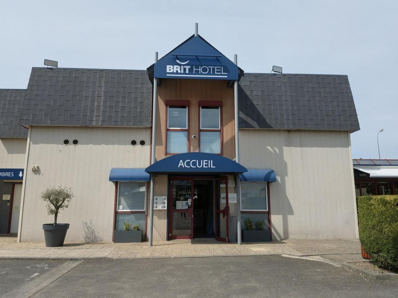 Brit Hotel Argentan photo 3