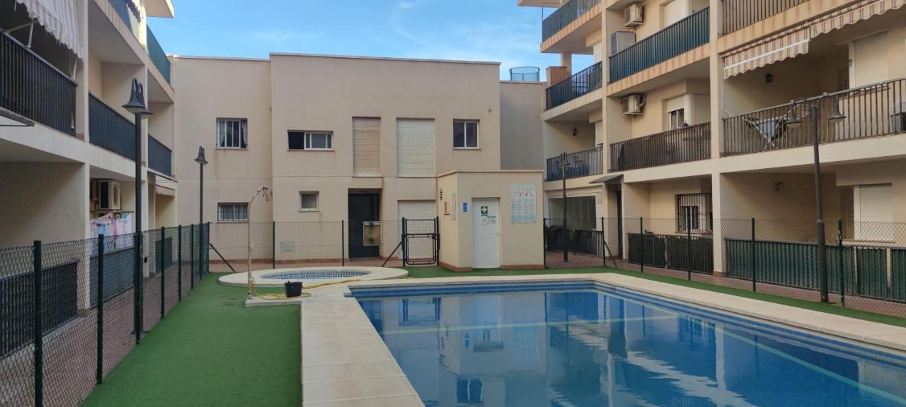 Apartamento dos habitaciones con piscina y gran terraza - 2