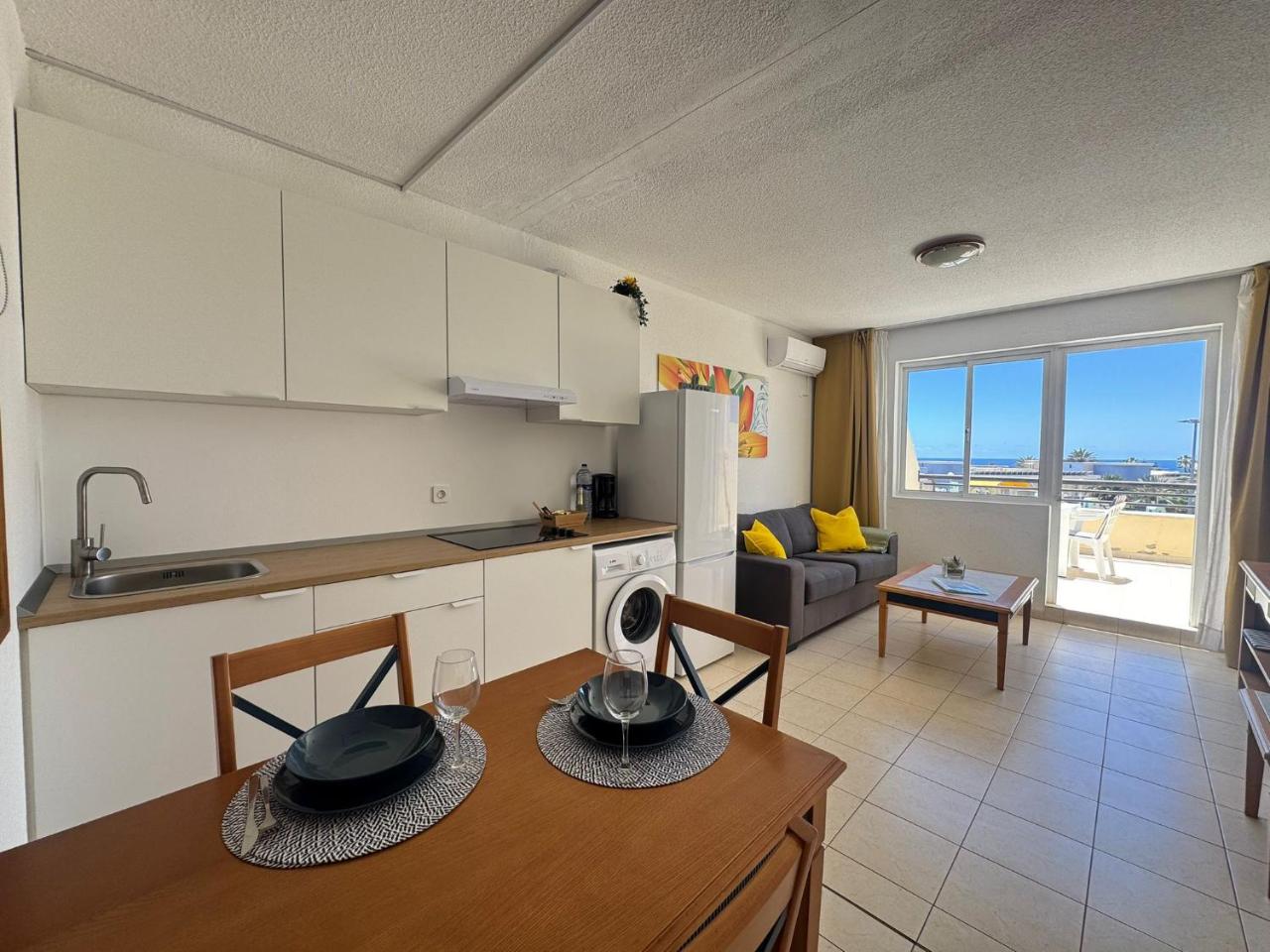 The House of Nonni Ventura - beachfront, ocean view, Wi-Fi, aircon, swimming pool - 6