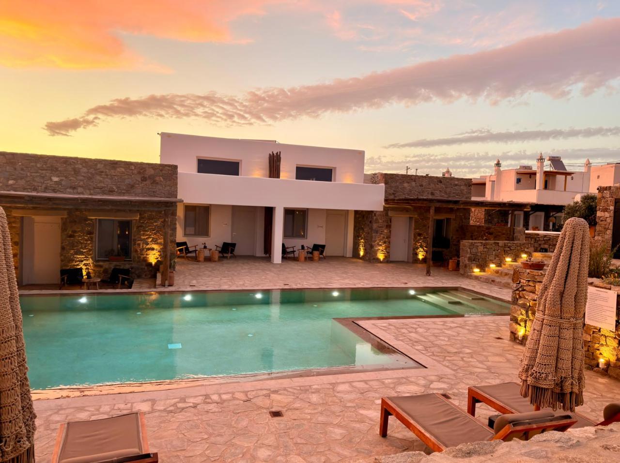 Mykonos Dot Art Homes - 4