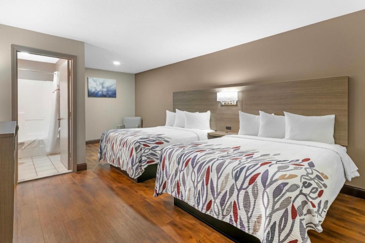 Red Roof Inn & Suites Swansea photo 3
