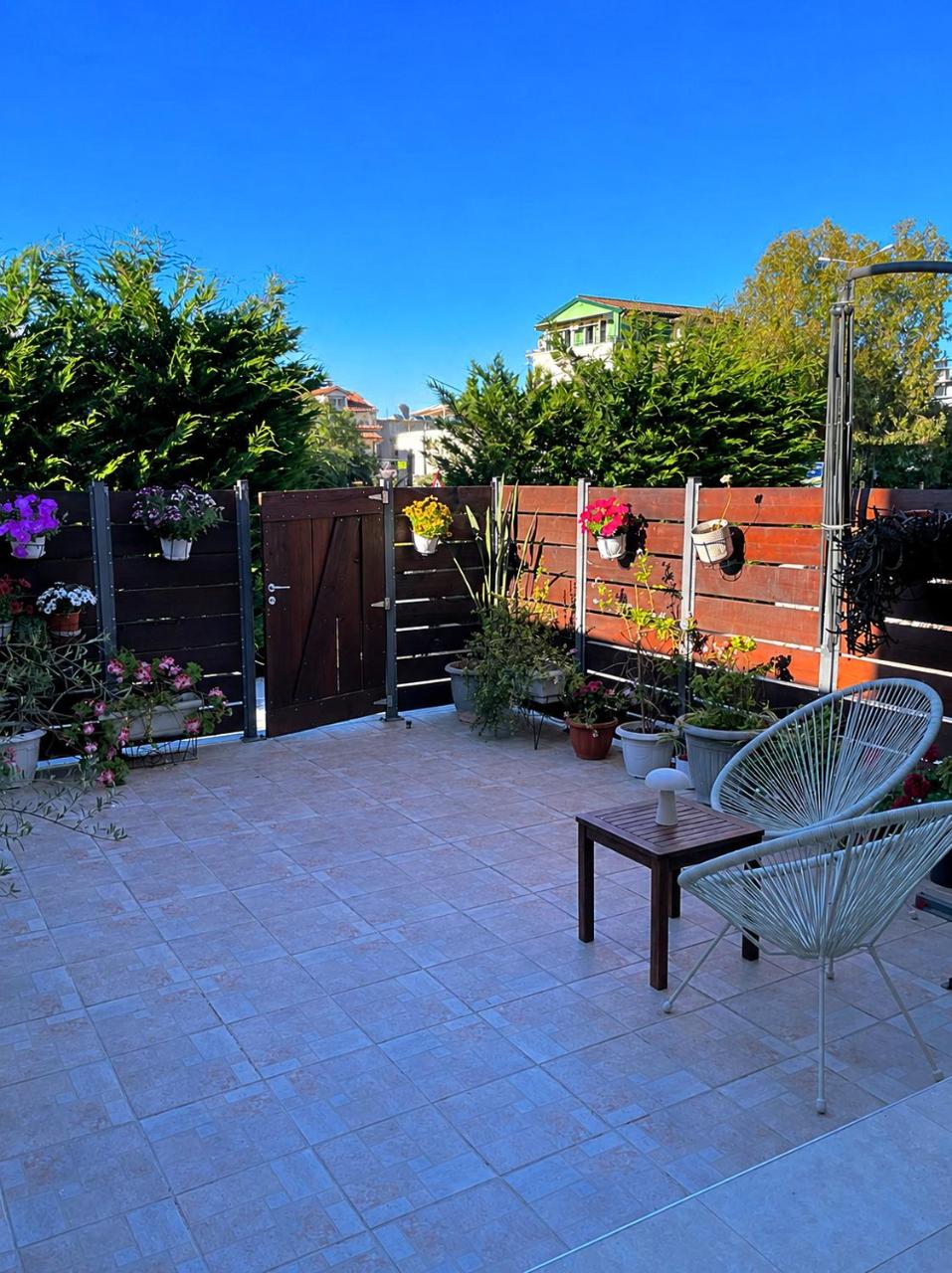 Elia Room & Garden - 4
