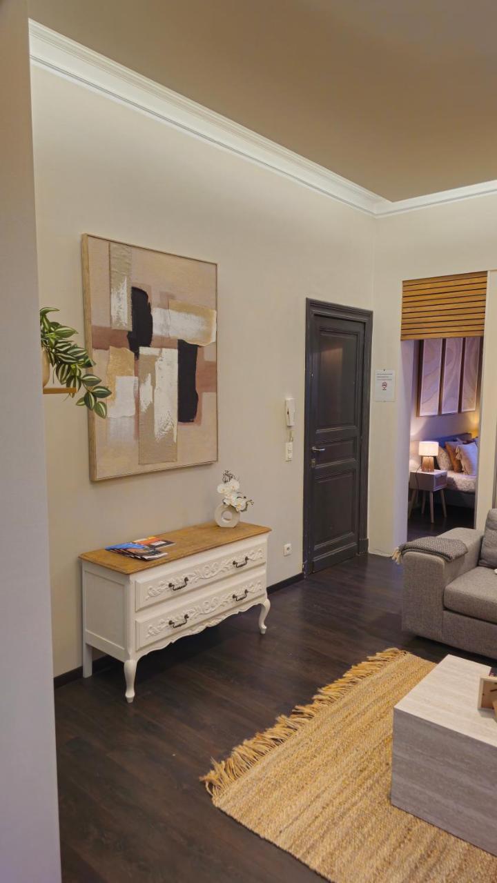 LA SUITE 159 - 6