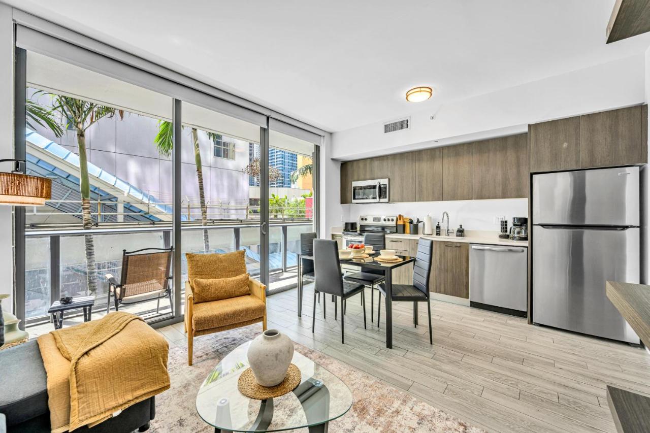 Modern Luxury Miami Apartment with Pool & Gym - 4