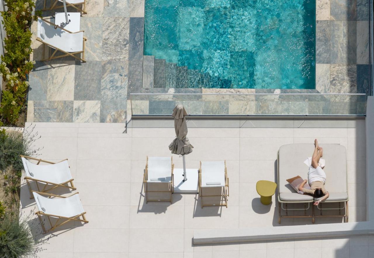 FOS Luxury Suites - 6