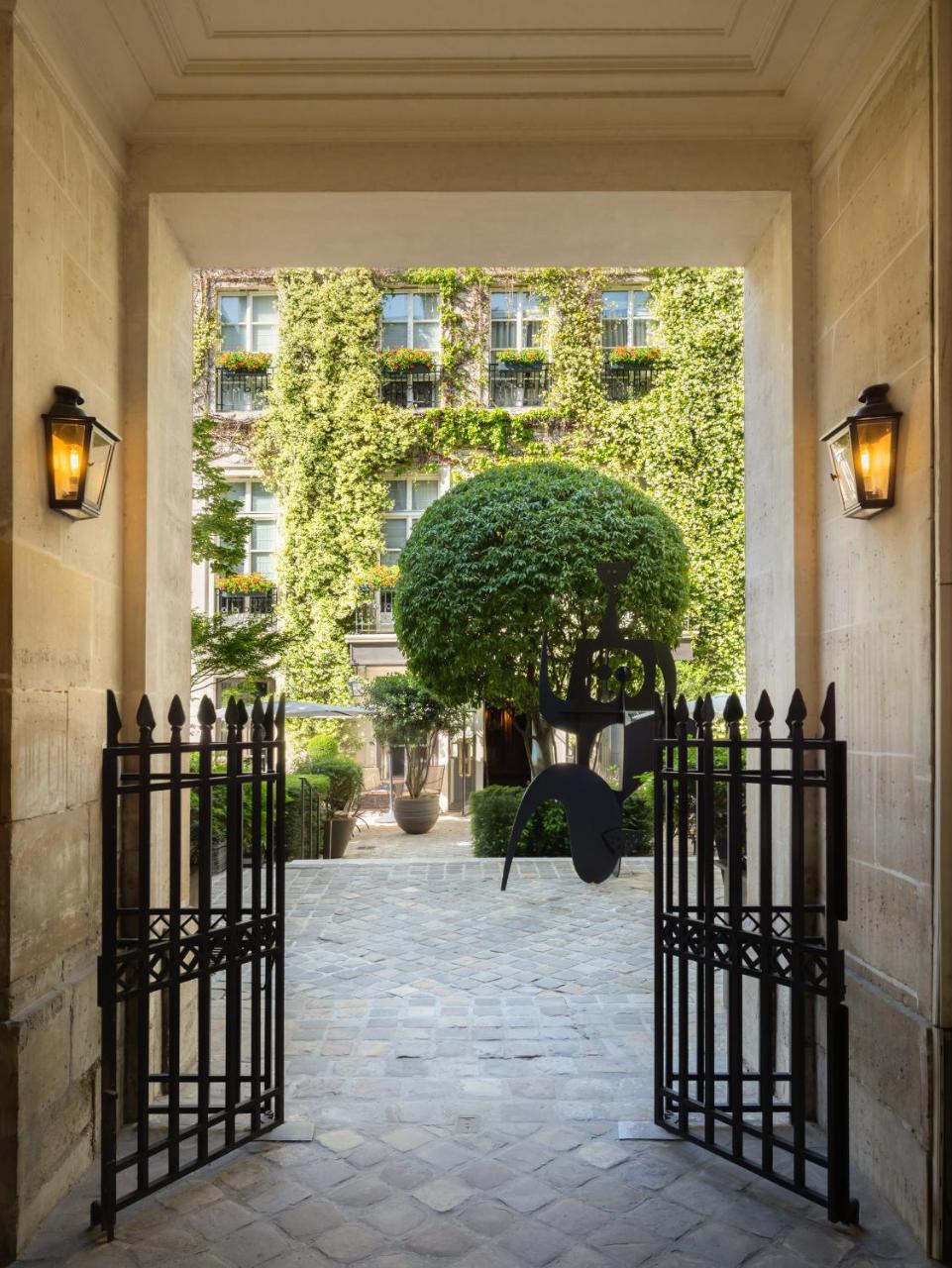 Le Pavillon de la Reine & Spa, Place des Vosges