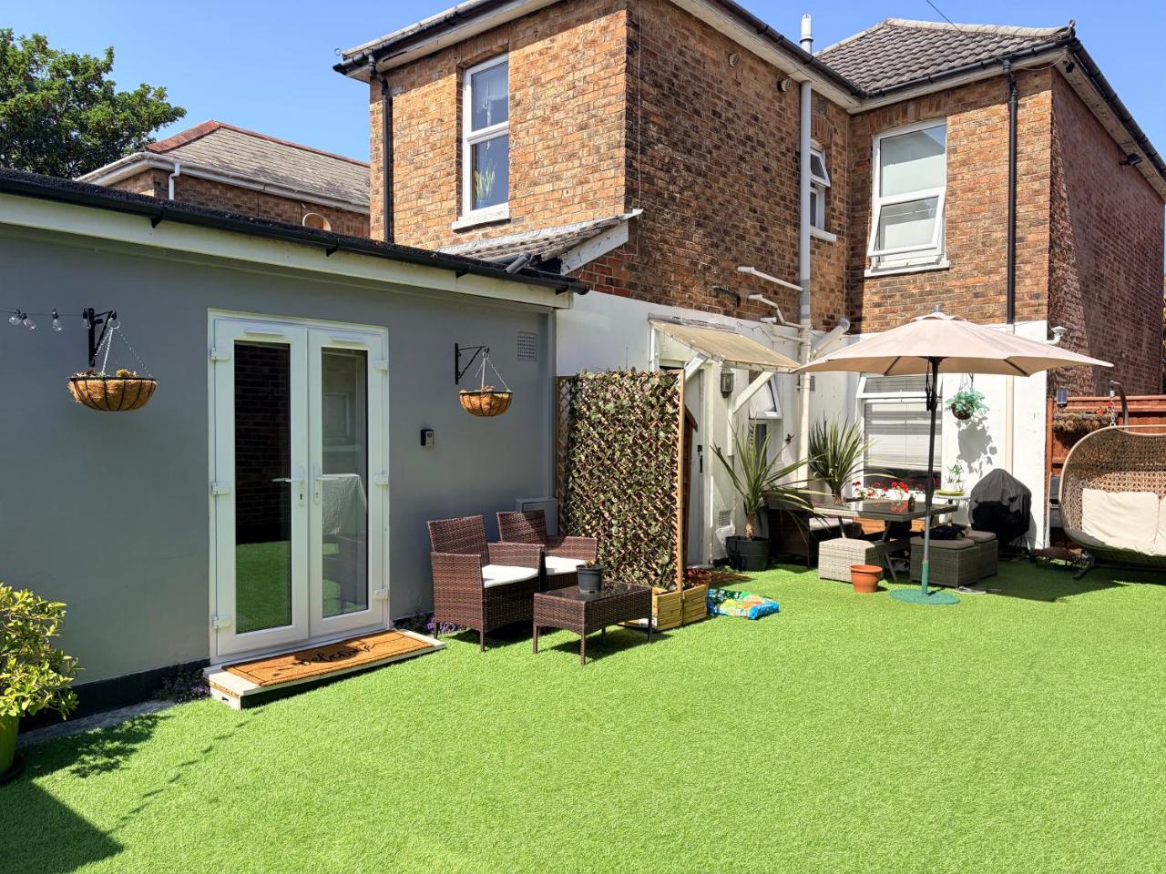 Cosy Private Getaway with Own Patio & Shower Room - 6