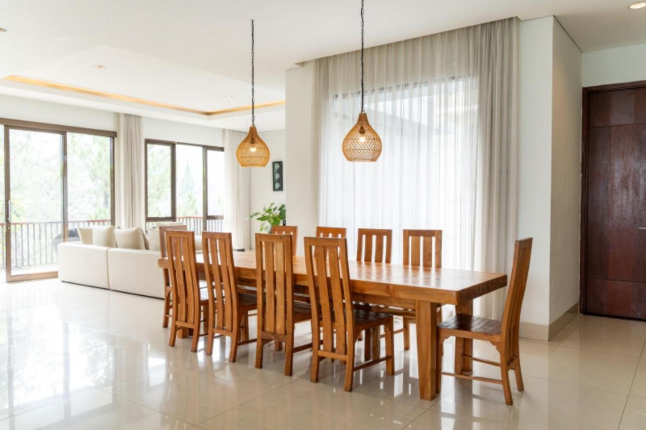 Photo - Hikari Hill View Villa 7 Bedrooms With a Private Swimming Pool and a Billiard Table