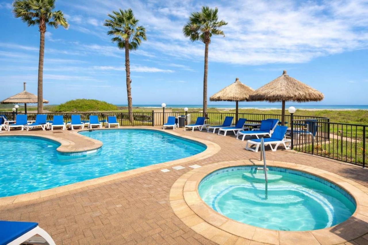 Direct Beachfront 3BR - 3 Pools & 3 Jacuzzis - 2