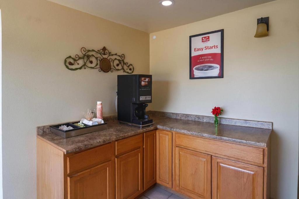Rodeway Inn Jeffersonville - Washington Court House photo 3