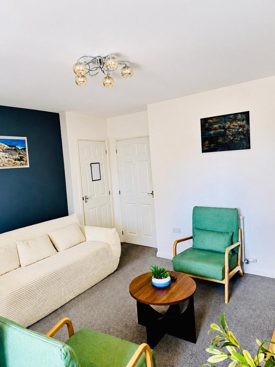 Relaxing Modern Stay for Families and Groups - 2