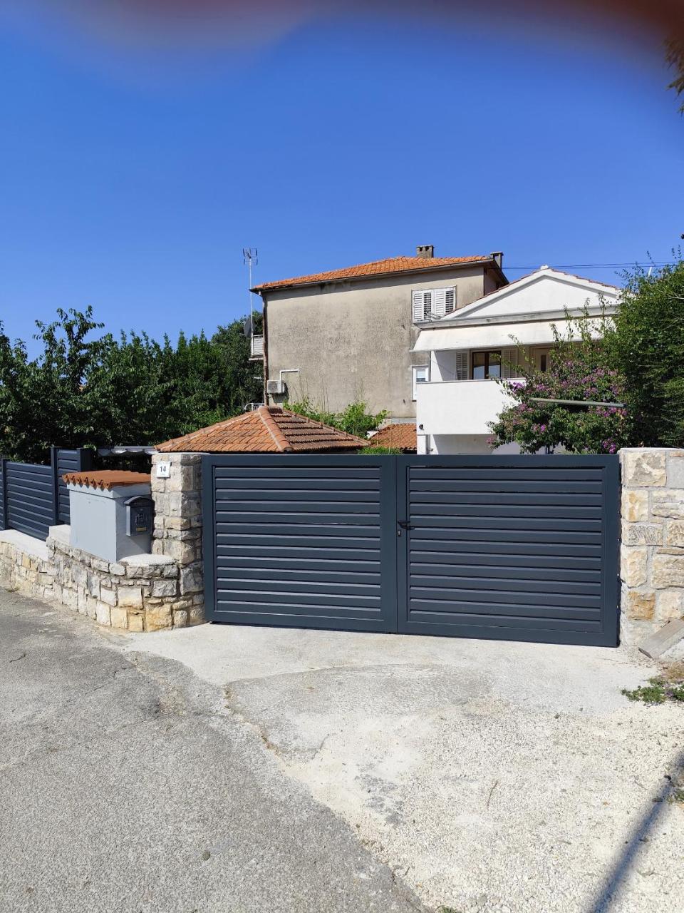 Apartments Poretti for 2,in Center Parking Free in the yard,6 min beach walk - 4