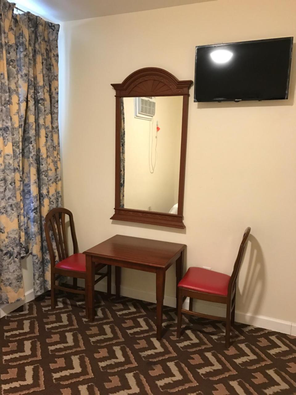 Waterbury Big Apple Motel photo 2