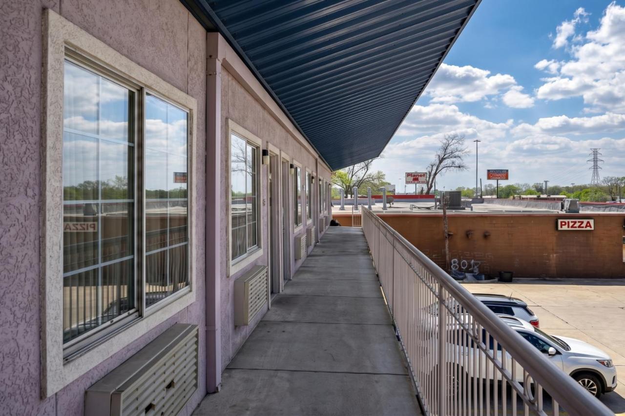 Executive Inn & Suites San Marcos, TX photo 2