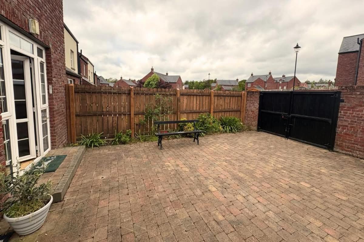 Charming Lisburn Flat with private parking - 3