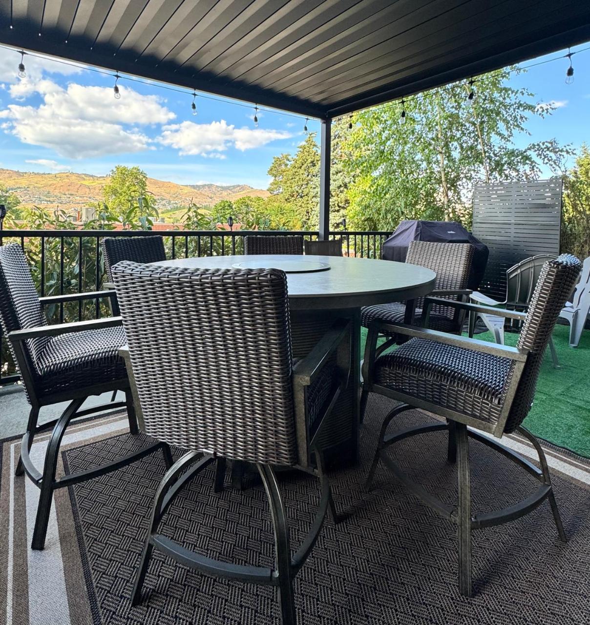 Lakeside luxury with hot tub and pool - 6
