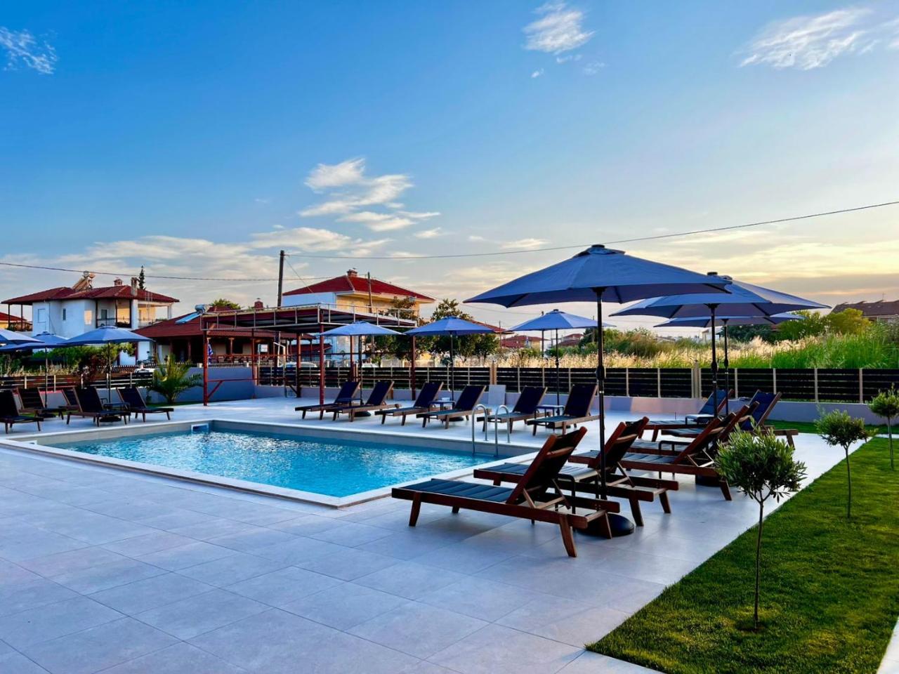 Calma Luxury Suites - 4