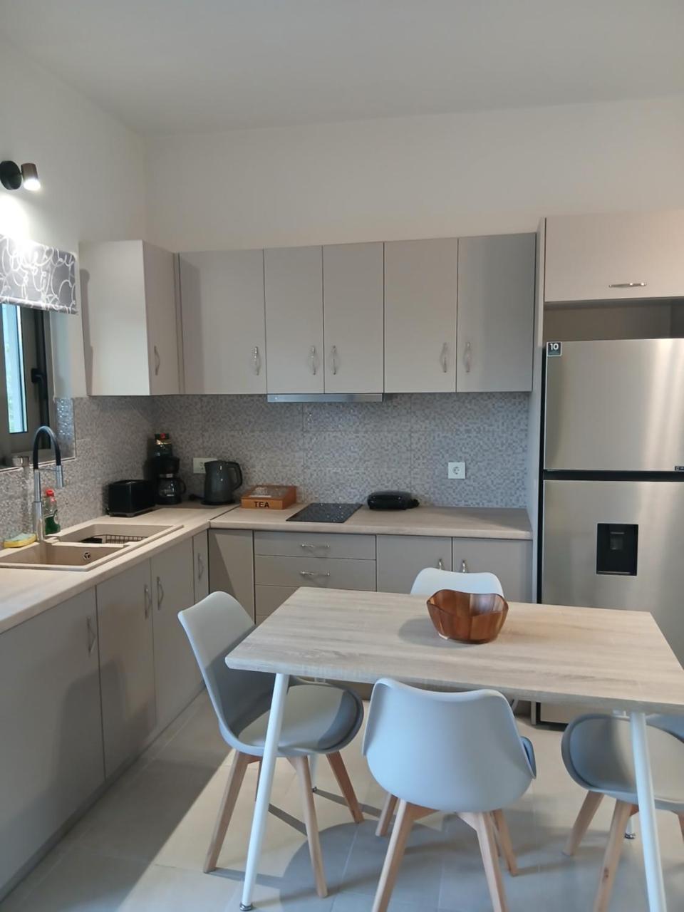 GEORGIAS Apt,brand new 2025 modern Apt in the center of Alikanas - 3