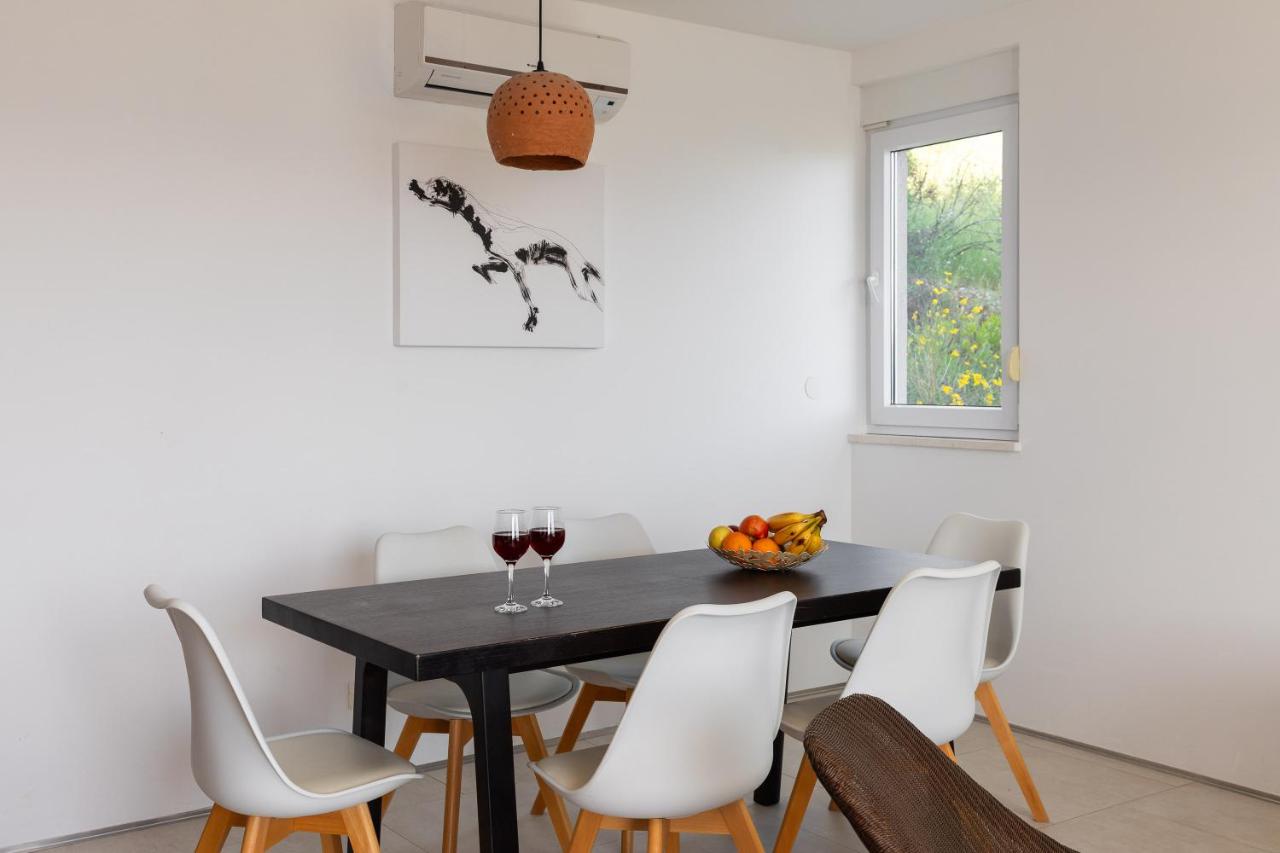 Villa Jolara With Heated Pool - Deluxe Apartment 11 - 6