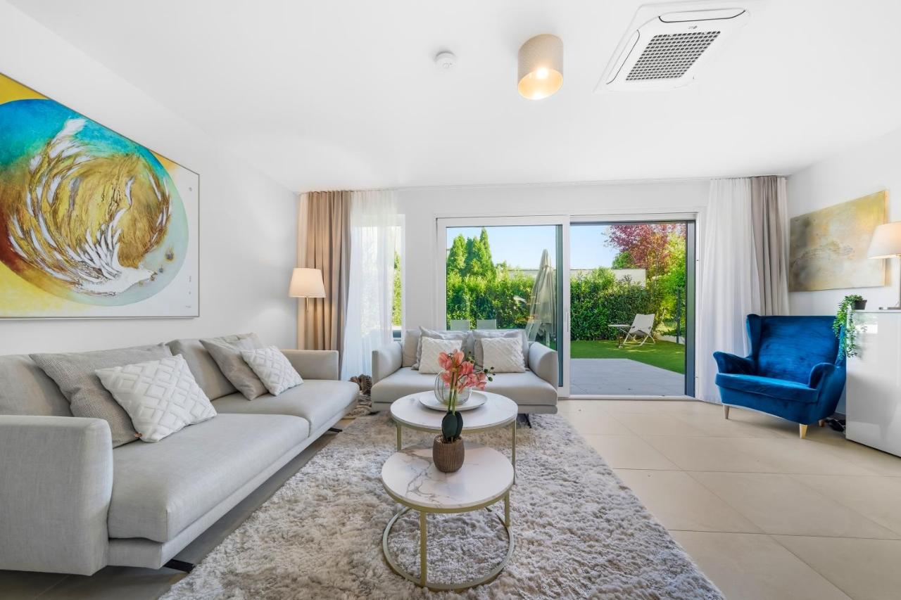 Modern Luxury Villa, 5 Bedrooms, Outdoor Grill - 3