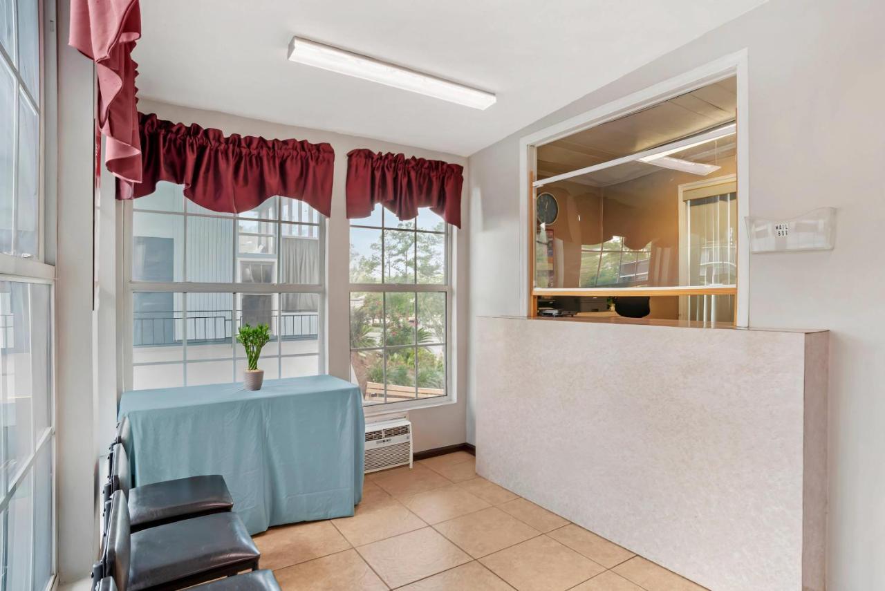 Econo Lodge Tallahassee Downtown - University photo 4
