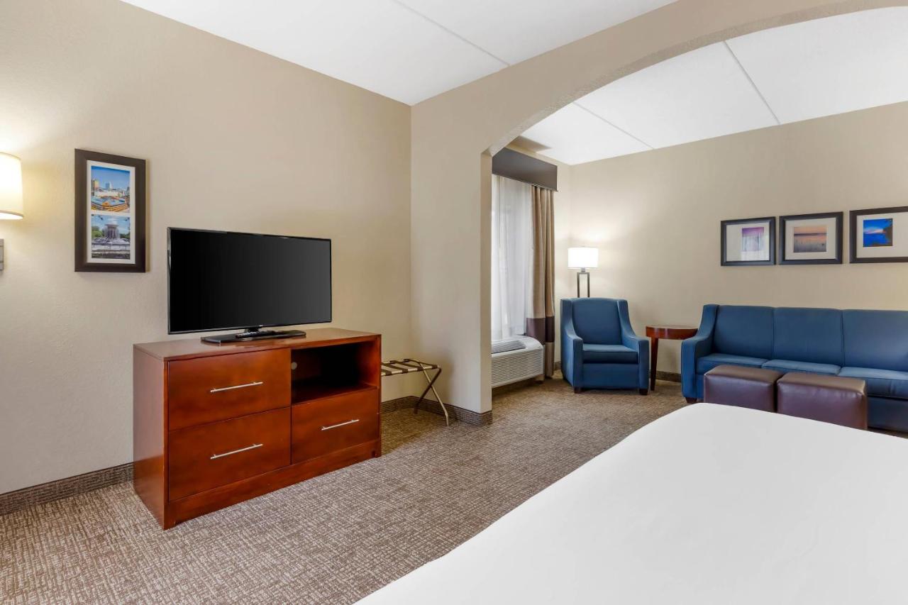 Photo - Comfort Suites Regency Park