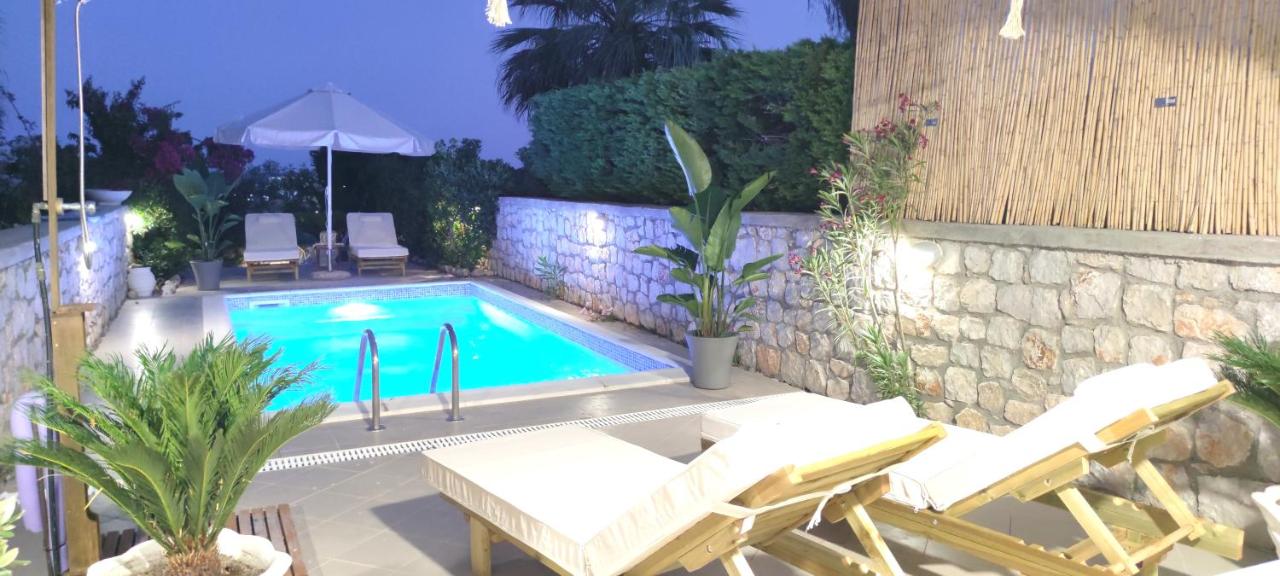 Villa with 2 bedrooms - 2 bathrooms - Private pool - 6