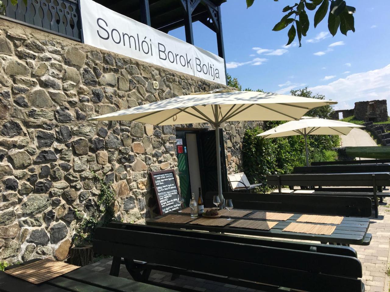 Somlo Wineshop Guesthouse photo 3