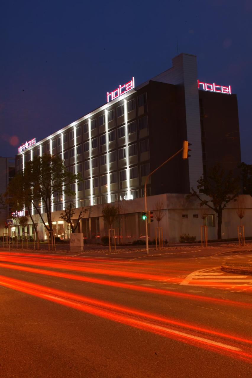Aston Hotel