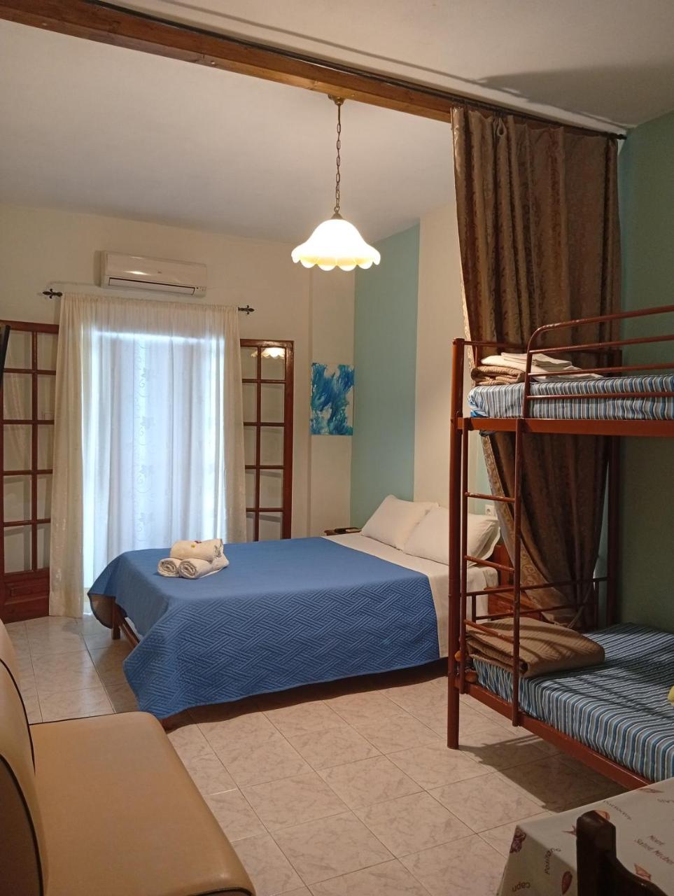 Irida maria Family studios - 3