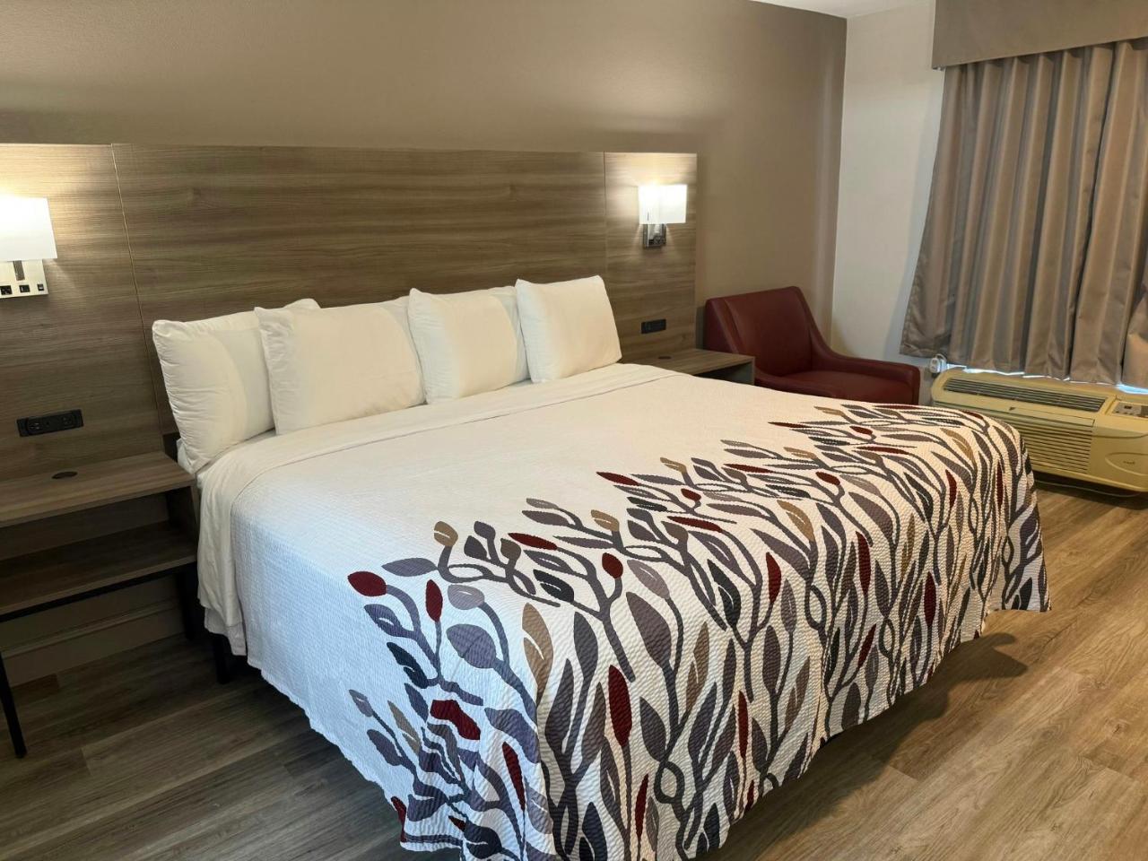 Red Roof Inn Orangeburg photo 3