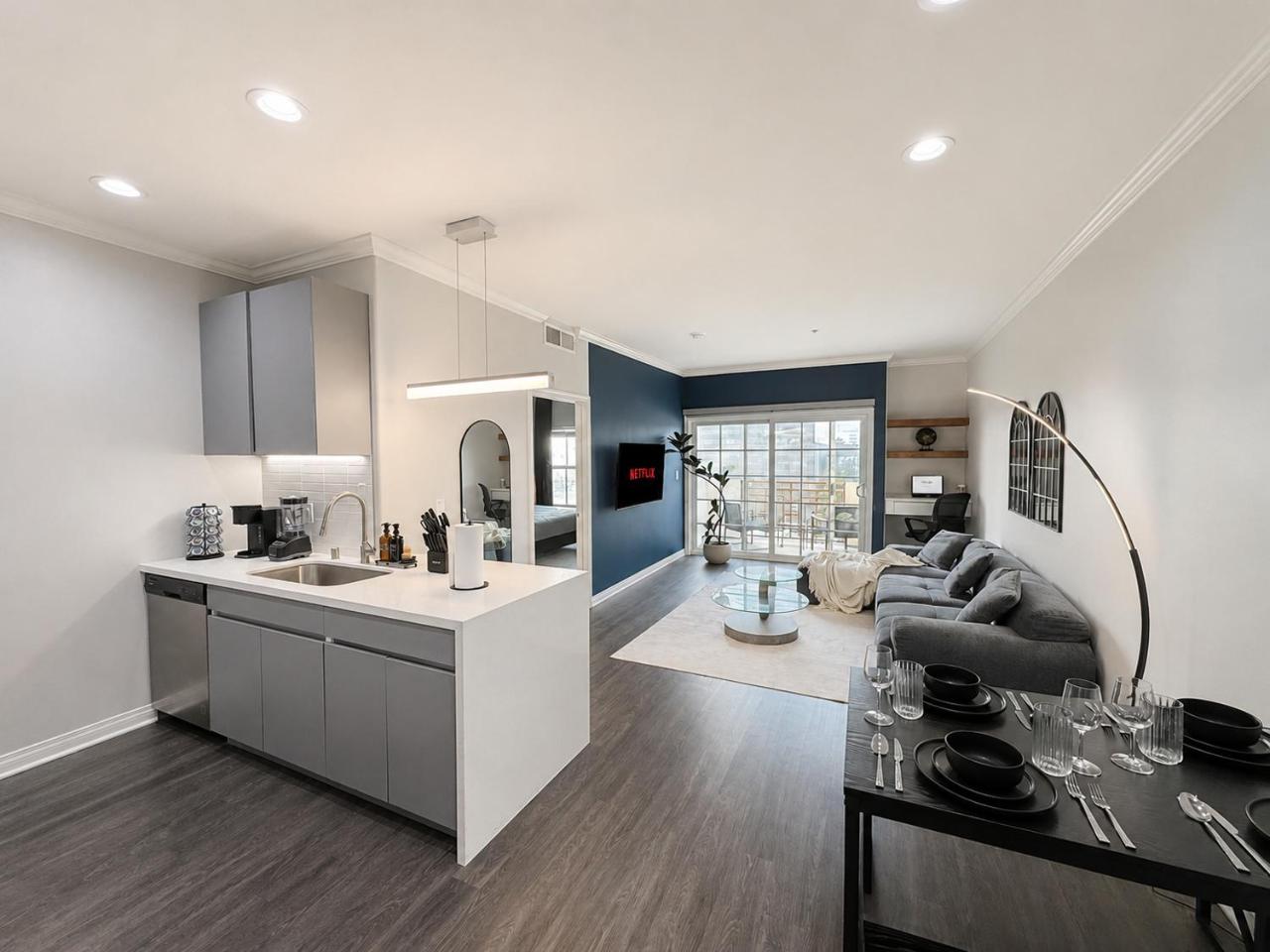 Bright & Spacious in Iconic LA Neighborhood Free parking - 10mins to Cedars - 3