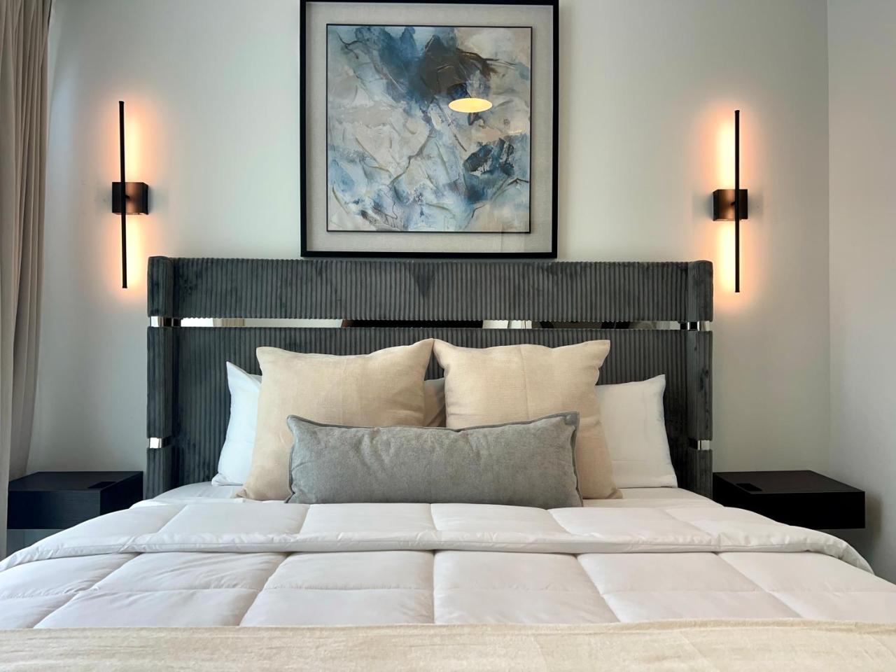 X Lounge IX Signature -3 King Bed En suites - 5