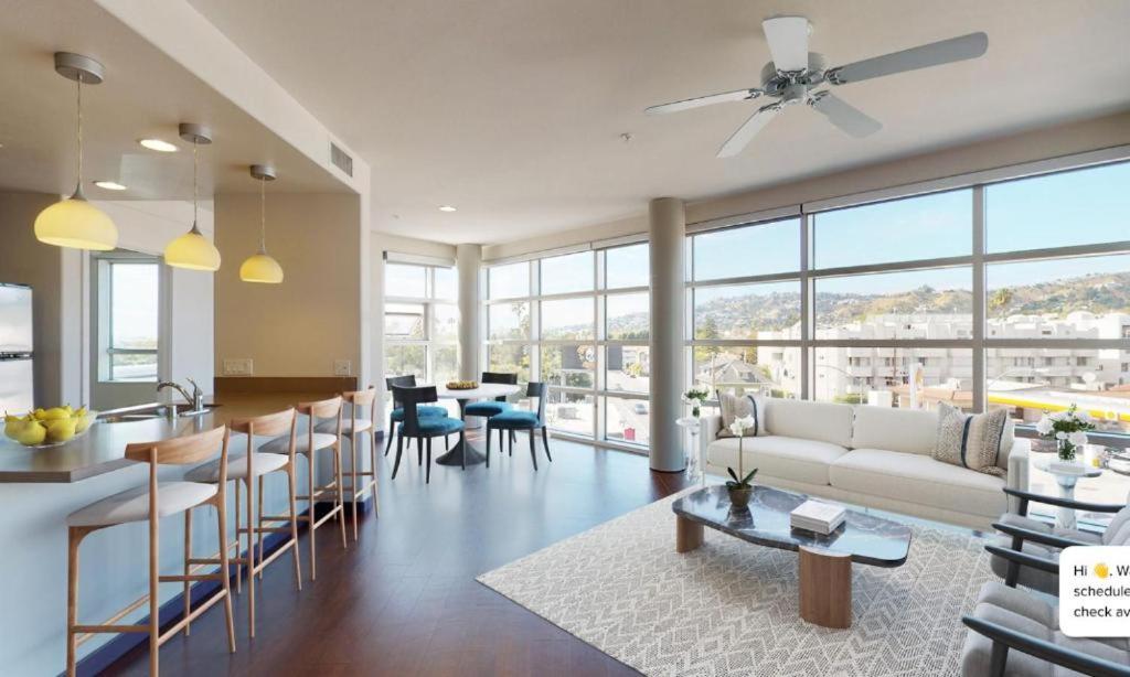 Weho Huxley Haven Modern 2BR with FREE PARKING - 2