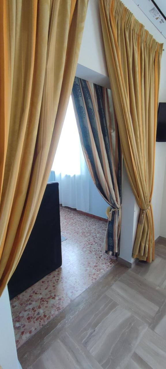 Ad Astra Rooms - 2