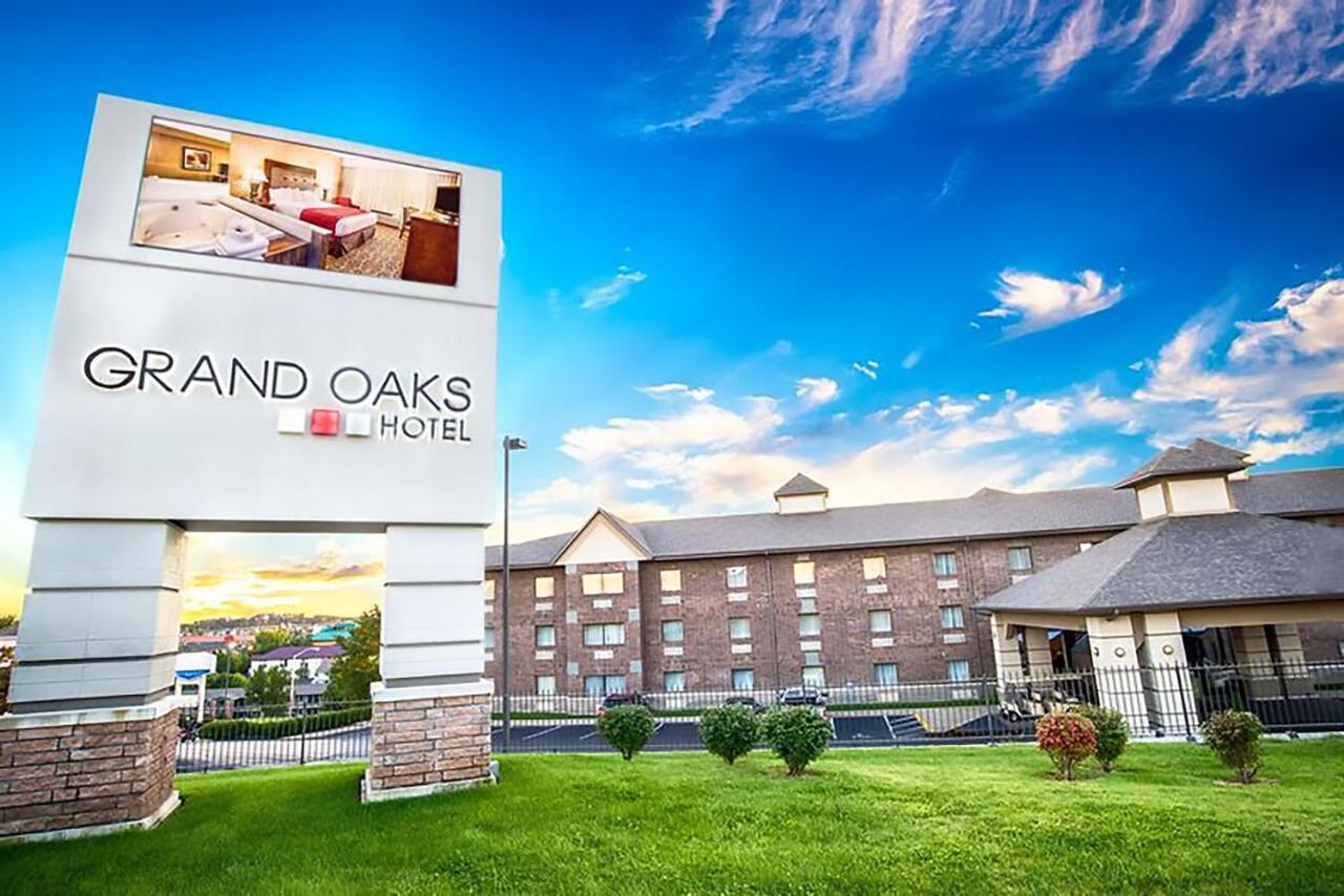 Photo - Grand Oaks Hotel