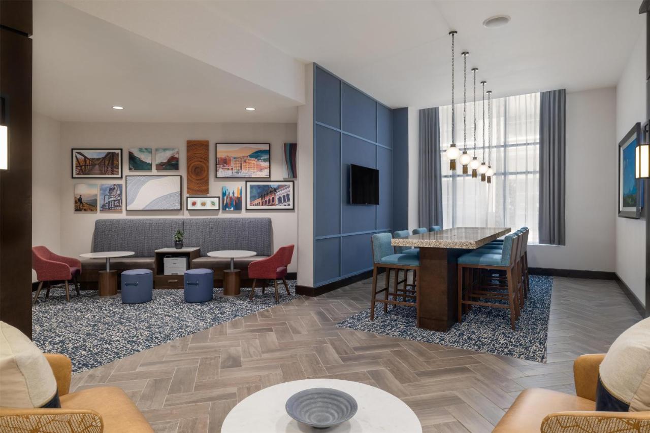 Photo - Hampton Inn & Suites - Roanoke-Downtown, VA