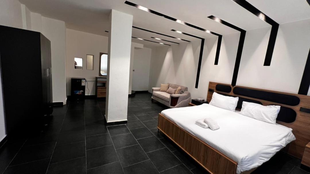 Photo - Le Marly Hotel