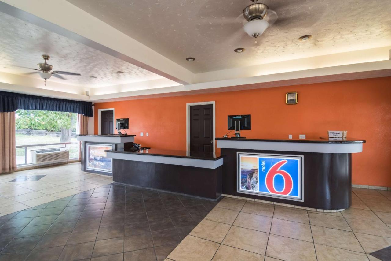 Americas Best Value Inn Globe AZ photo 4