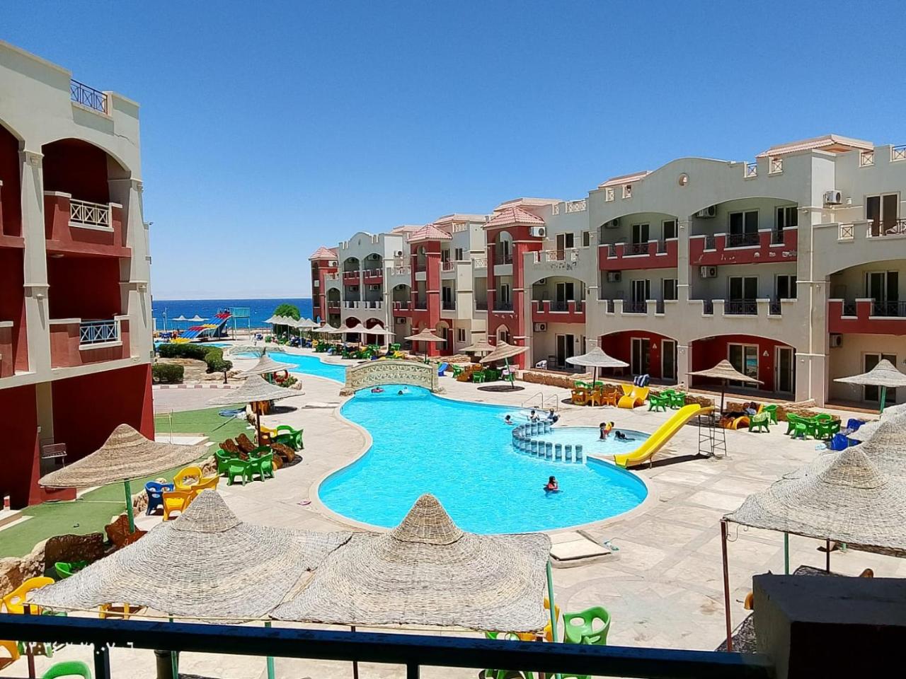La Sirena Hotel & Resort - Families only