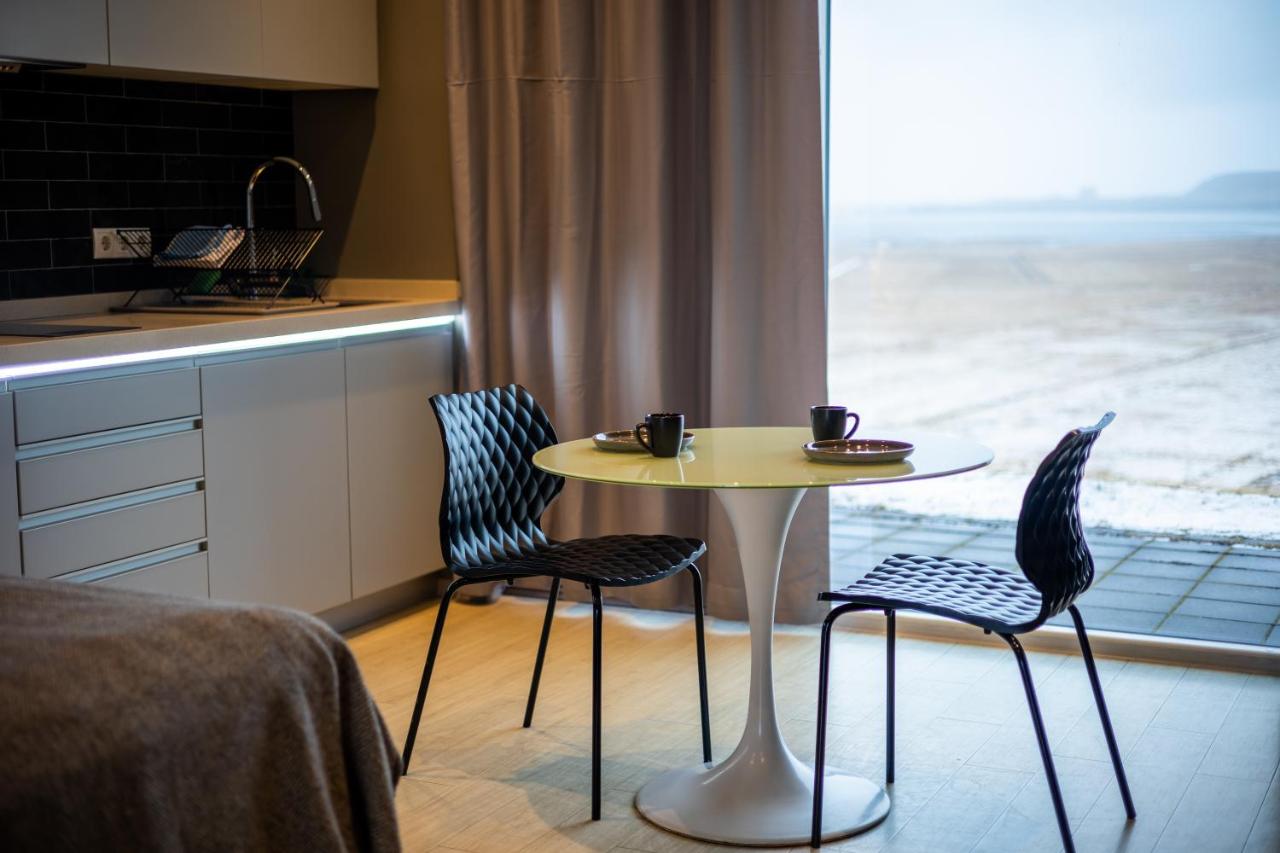 Black Beach Suites photo 4