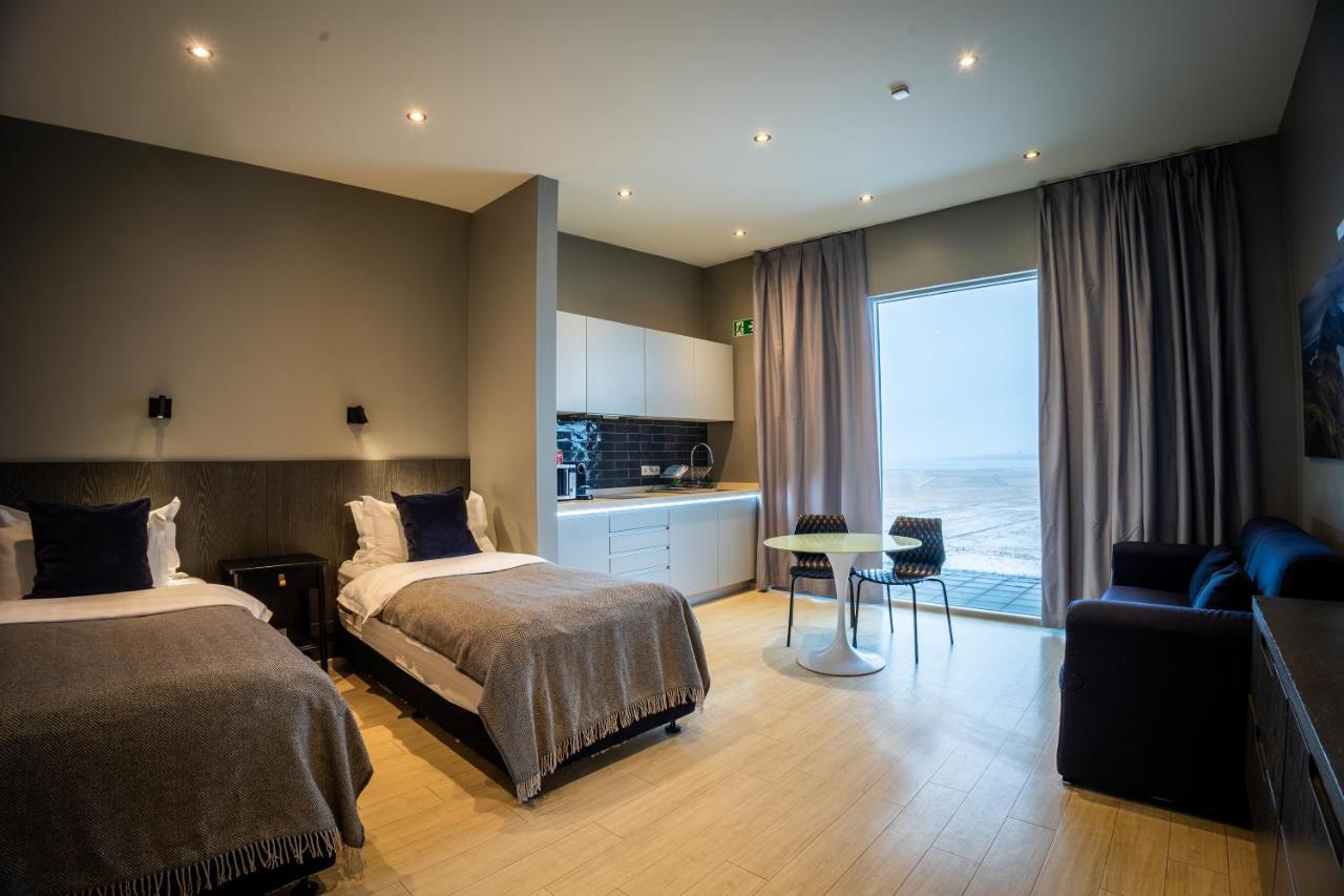 Black Beach Suites photo 3