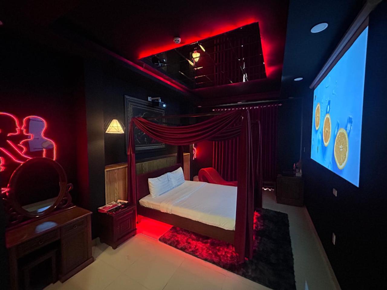 Đào Hoa Mộng- Couple & Love Hotel - Máy Chiếu- Gần Chợ Đêm Đà Lạt