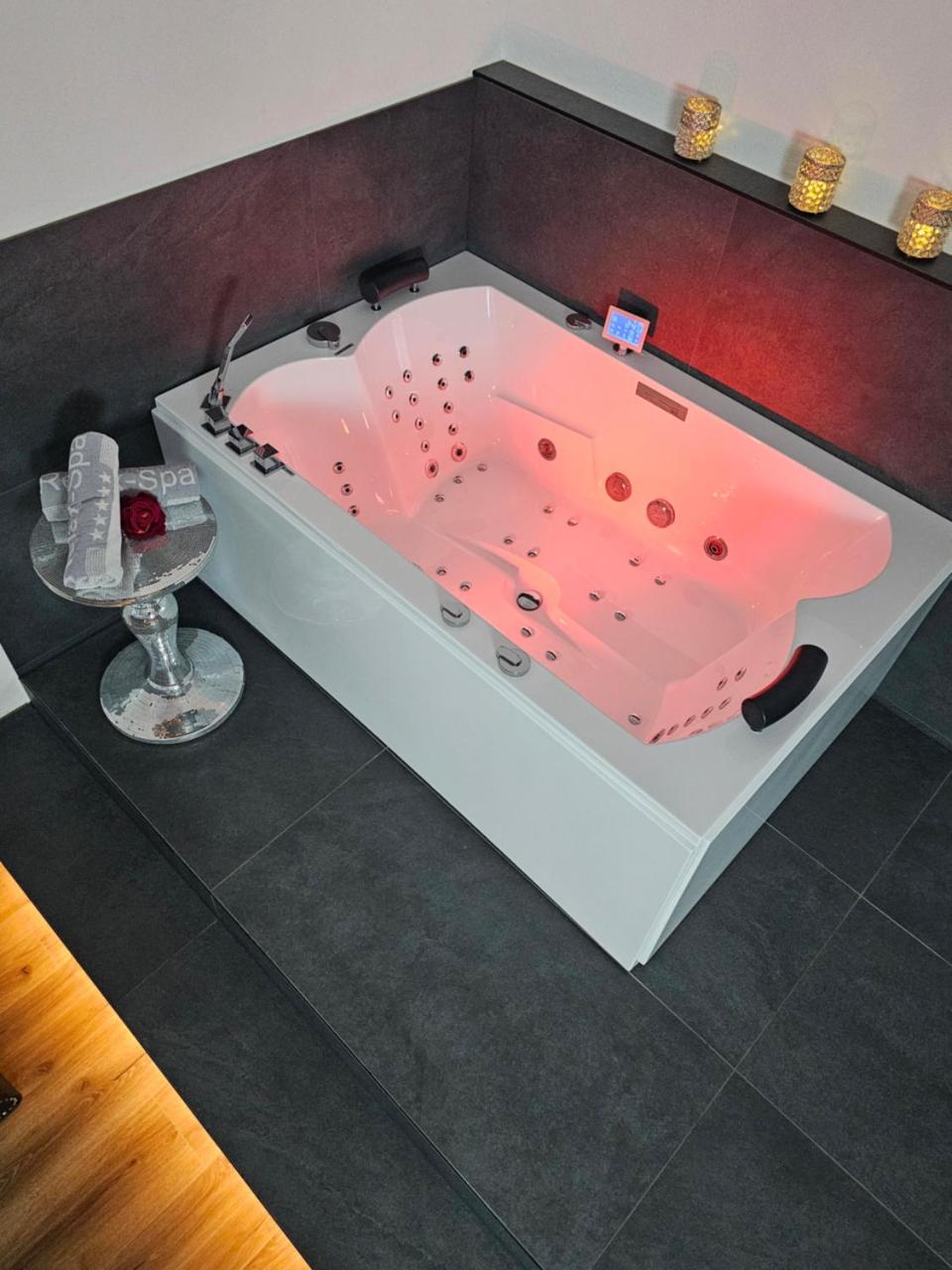 Privat-Spa mit Whirlpool und Sauna in Sursee photo 3