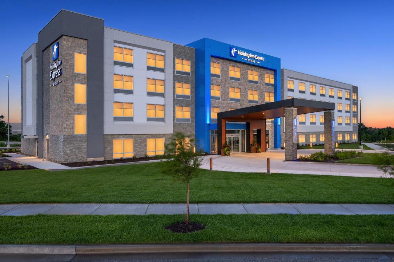 Holiday Inn Express & Suites Overland Park South photo 3