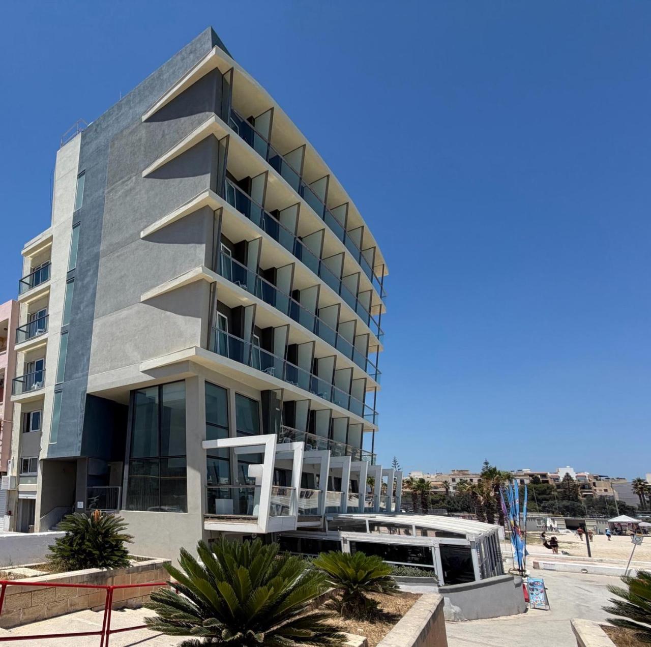 Water's Edge Hotel
