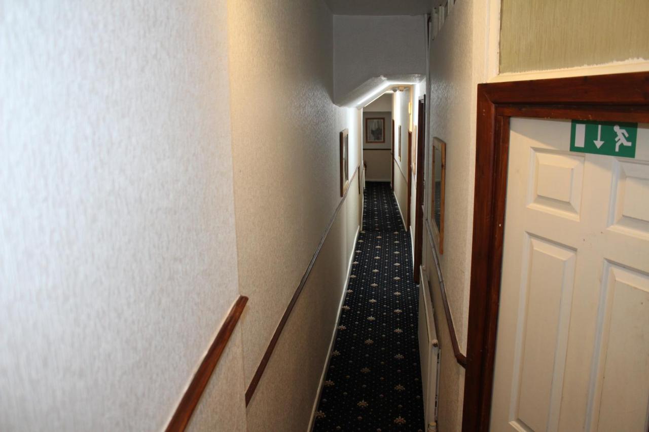 Middlegate Hotel photo 2