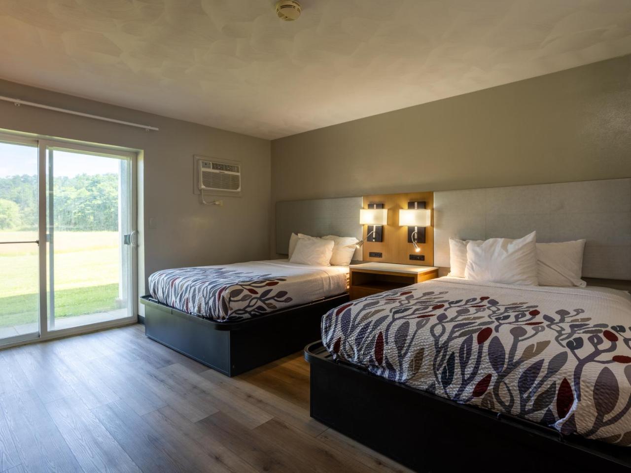 Colonial Brick Inn & Suites
