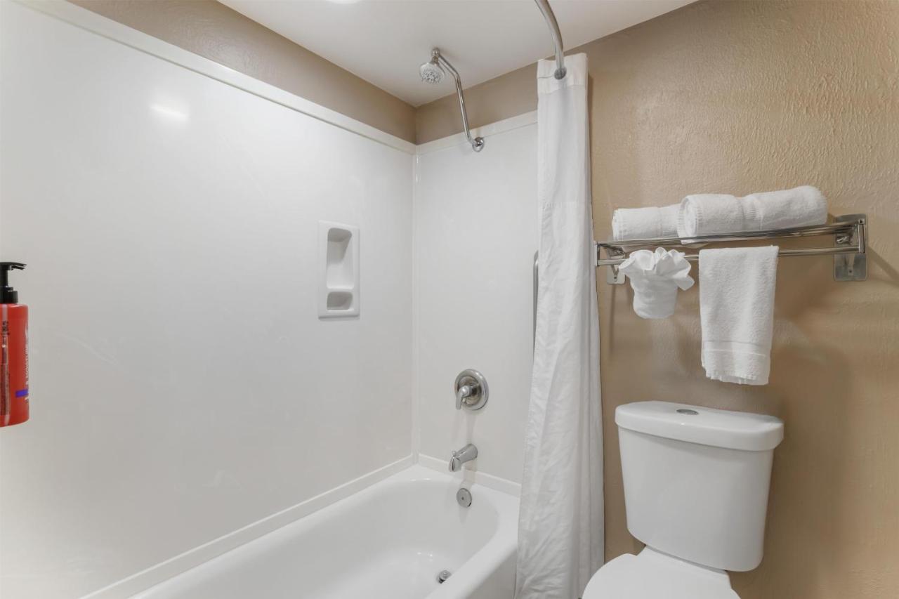 SureStay by Best Western Lakeview photo 3