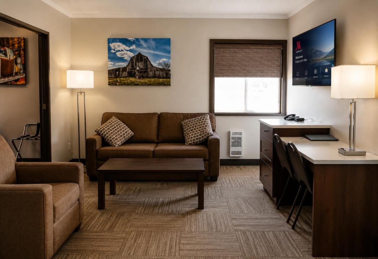 Homestead Inn & Suites photo 3